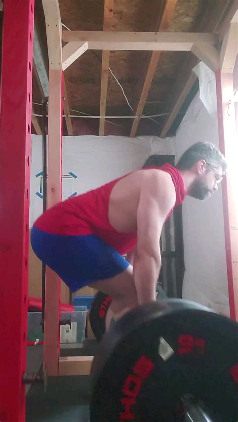 Deadlift form check, please? : r/formcheck