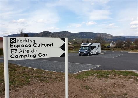 AIRE DE STATIONNEMENT CAMPING CARS DOMMARTIN LES REMIREMONT Massif