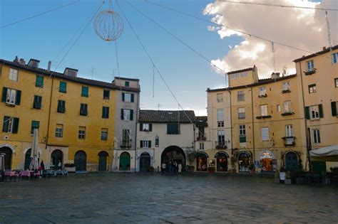 Stampe Artistiche Quadri E Poster Con Piazza Anfiteatro Lucca