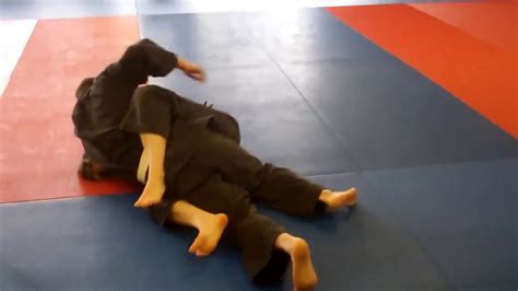 Beginner Man Submits Pro Woman At Grappling Youtube