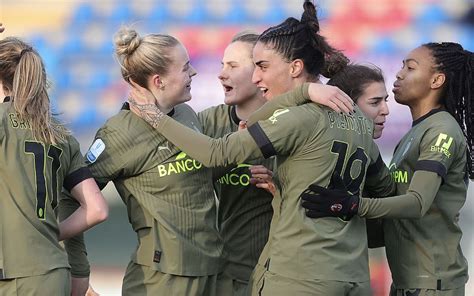 Fiorentina Ac Milan Women Rossonere Take Lead Into Second Leg Of