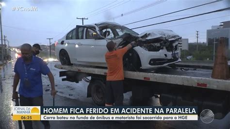 Motorista fica ferido após bater veículo em ônibus na Av Paralela em