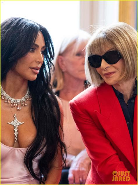 Photo Kim Kardashian Anna Wintour Victoria Beckham Show Photo