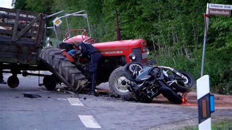 Melle Motorradfahrer Stirbt Bei Kollision Mit Traktor Ndr De