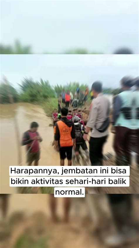 Tni Polri Sama Warga Lokal Rame Rame Bangun Jembatan Darurat Dari Kayu