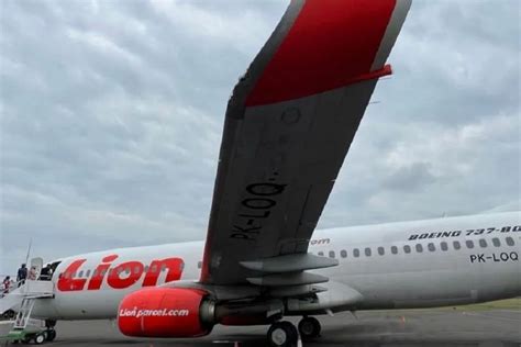 Lion Air Jakarta Bengkulu Mendarat Di Palembang Akibat Cuaca Buruk Pada