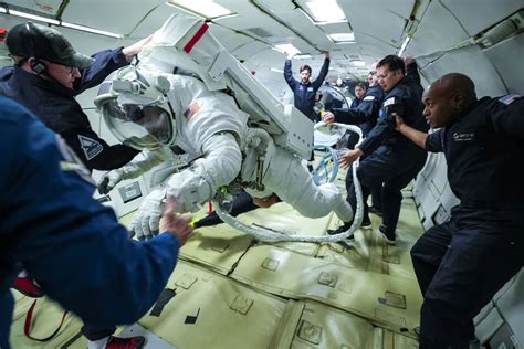 One Of NASAs New Spacesuits Passes Microgravity Test The Verge