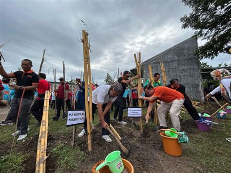 Jaga Keseimbangan Ekosistem Lingkungan Ribuan PPPK Dan ASN Tanam Bambu