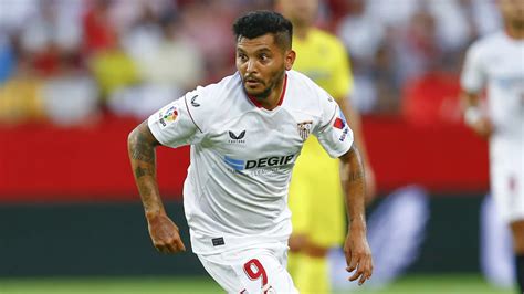 Tecatito Corona Reaparece En El Entrenamiento Del Sevilla