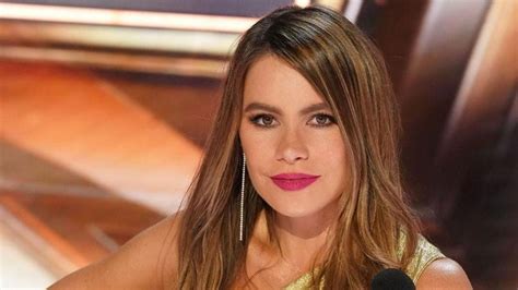 Con una pequeña bikini violeta el video de Sofía Vergara que se llevó todos los suspiros MDZ