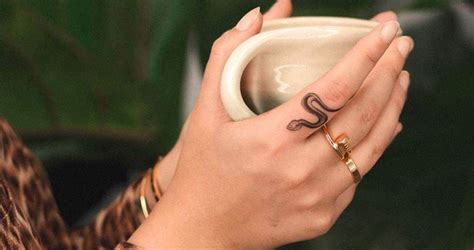 Top 22 finger tattoo designs snake ideas – Artofit