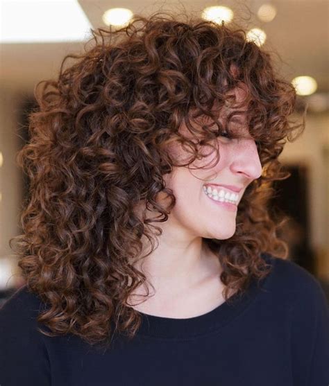 How to Achieve the Trendy Wolf Cut Curly Hair Look