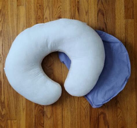 Almohada Y Posicionador De Lactancia Bare Naked Boppy Con Estuche Sin