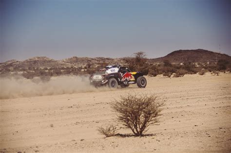 Carlos Sainz Lidera El Rallye Dakar 2021 Con La Victoria En La Primera