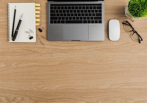 Overzicht Van De Werktafel Van Het Hoogste Bureau Vlakke Werkruimte