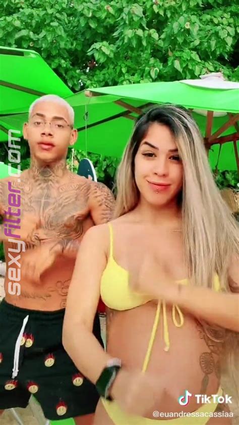 Erotic Andressita Chegou Shows Cleavage In Yellow Bikini And Bouncing