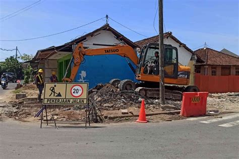 Target Rampung Pertengahan Oktober Pelebaran Jalan Untuk Ktt G Di