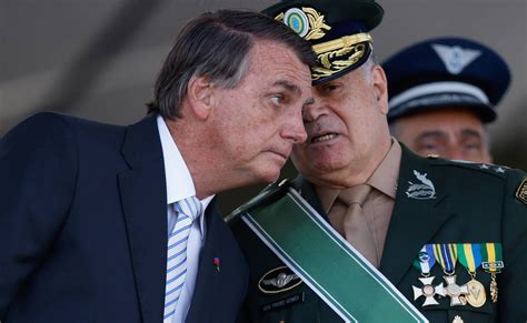 EdsonVidigal Ex comandante do Exército complica Bolsonaro e