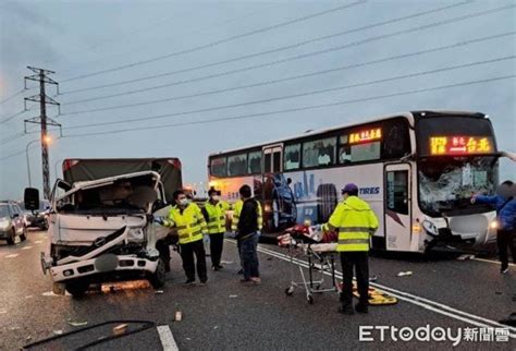 快訊／國1五楊高架國光客運與貨車碰撞 1人無呼吸心跳 Ettoday地方新聞 Ettoday新聞雲