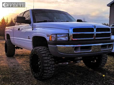 1998 Dodge Ram 2500 With 20x12 44 TIS 535MB And 33 12 5R20 Nitto Mud