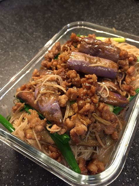 Sarah Cakes Blog 飯盒革命 肉碎茄子炆米 Eggplant Minced Pork With Rice Noodle 附食譜