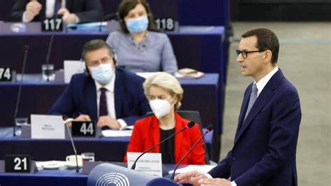 EU summit piles pressure on Poland over rule of law