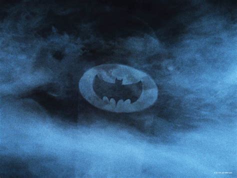 Batman signal in the sky Bild - Kaufen / Verkaufen