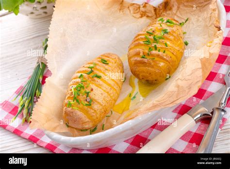 Hasselback Kartoffeln Hi Res Stock Photography And Images Alamy