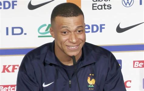 Tu Vois Un Gars Perturbé Mbappé Fait Le Show Auprès Des Journalistes