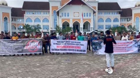 Demo Di Kantor Bupati Aceh Utara Ratusan Warga Dan Mahasiswa Tolak