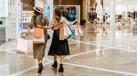 Reasons You Ll Always Feel Better If You Go Clothing Shopping With A Friend