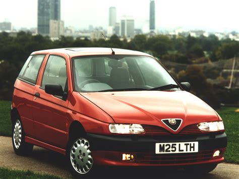 Car Pictures: Alfa Romeo 145 1997