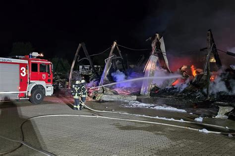 Gro Brand In Peine Millionenschaden Und Mehrere Verletzte Einsatzkr Fte