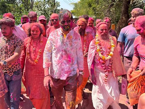 लोगों ने उत्साह के साथ मनाया रंग पंचमी का त्योहार People Celebrated