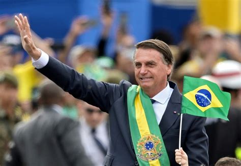 Ministro do TSE proíbe Bolsonaro de usar imagens do 7 de setembro em