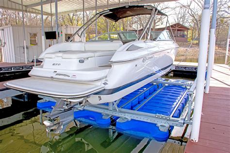 Shallow Water Boat Lift: Shop Shallow Water Pontoon Boat Lifts | HydroHoist