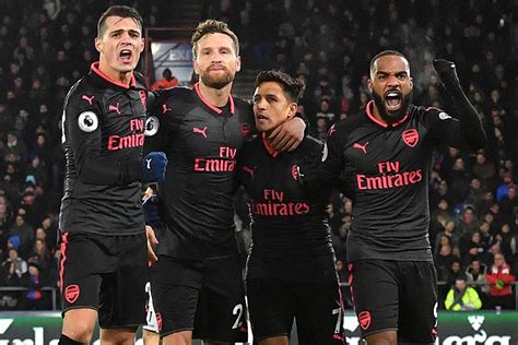 Em Noite Histórica Para Wenger Arsenal Vence E Se Mantém Na Briga Pelo G4 No Inglês Superesportes