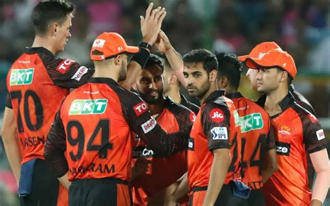 Twitter Reactions Sunrisers Hyderabad Pull Off Massive Upset In