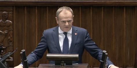 Tusk Wynagrodzenia dla nauczycieli wzrosną o 30 dla całej sfery