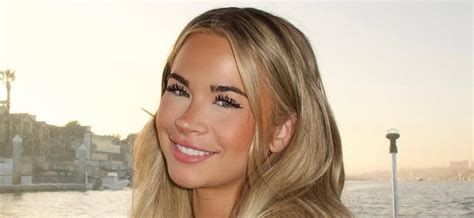 Emily Elizabeth Stuns In Gingham Bikini During Maldives Getaway