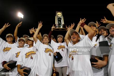 Arizona Softball Photos and Premium High Res Pictures - Getty Images