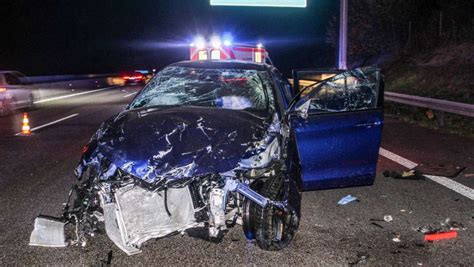 Unfall Zwischen Ehningen Und Hildrizhausen Auto Berschl Gt Sich