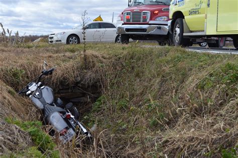 Un Motocycliste Perd La Ma Trise De Sa Harley Davidson Saint Jacques