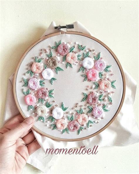 Embroidery by Elahe on Instagram گلدوزی گلدوزی روی پارچه گلدوزی