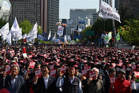 “노조 파괴의 참극”노동절에 분신까지 치닫은 ‘극단 노정 서울경제