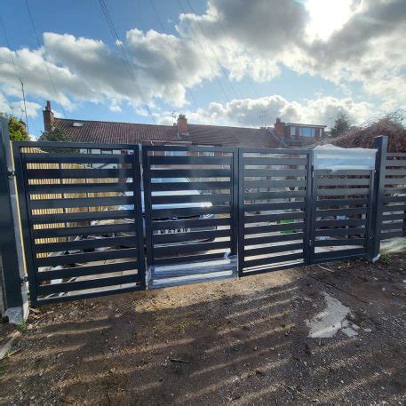 AUTOMATIC BI FOLD GATE P1000 LEWANDOWSKI Fence Builder Limited