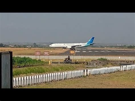 Nonton Pesawat Garuda Airbus A330 Landing Take Off Di Bandara Adi