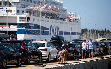 U subotu prosvjed na Braču tražit će besplatan trajektni prijevoz za