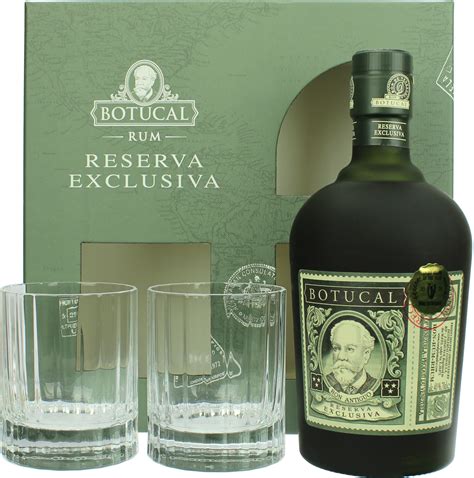 Ron Botucal Reserva Exclusiva mit zwei Gläsern