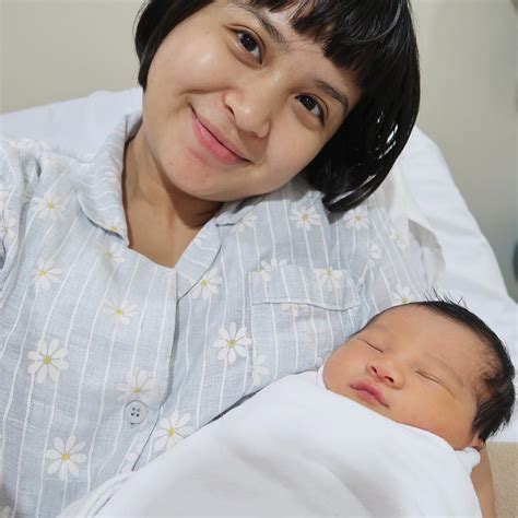 14 Transformasi Putri Titian Dari Tomboy Jadi Cute Mommy